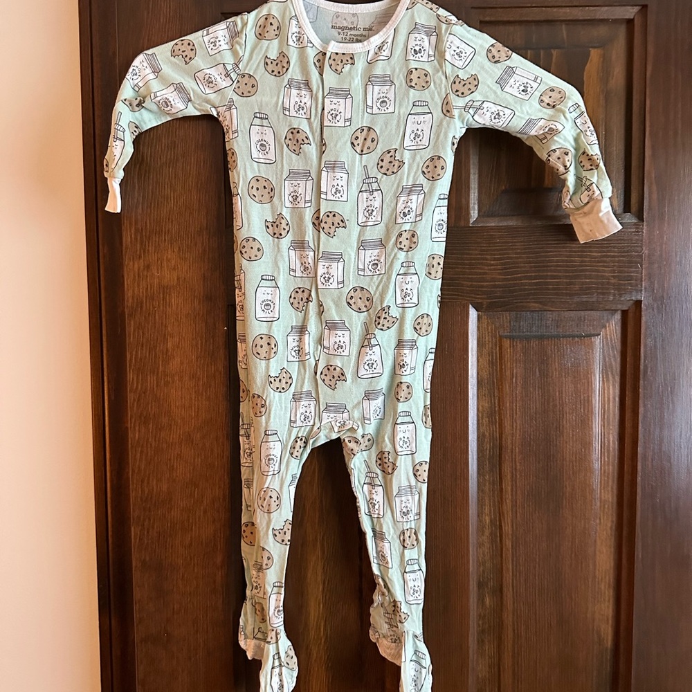 Magnetic Me-One-Piece Footed Pajamas - Mint with Cookies & Milk Print
